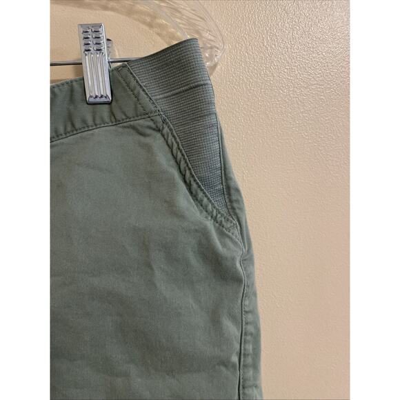 Gap Maternity - Green Shorts - Size 8 - Picture 3 of 5